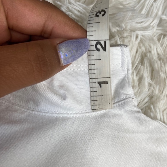 Vineyard Vines whale T-shirt - Picture 5 of 9